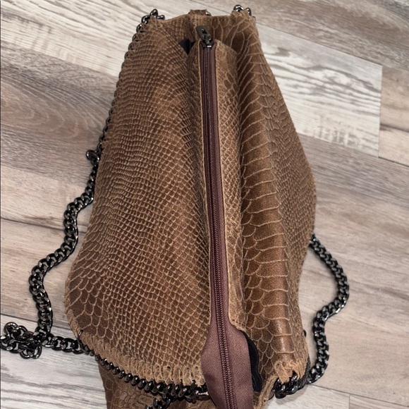 Lavorazione Brown Textured Shoulder Bag with Chain Straps - Picture 5 of 7